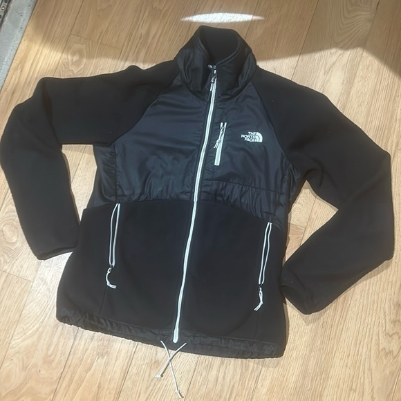 Tops - The North Face Sweater !! Small